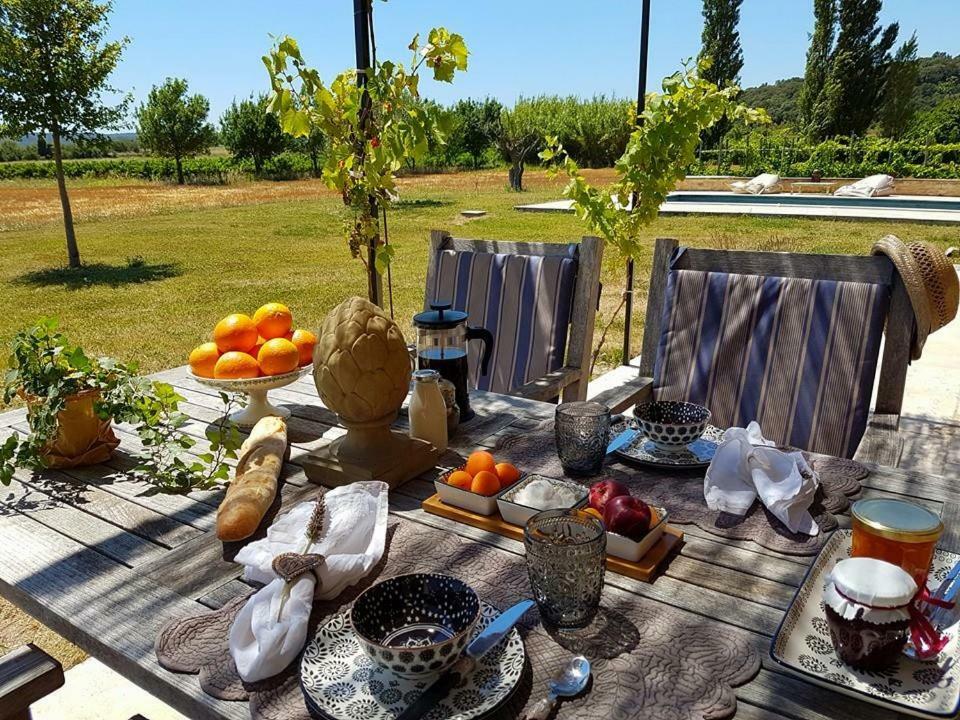 Fontaine De Cerier Bed & Breakfast Castillon du Gard Bagian luar foto
