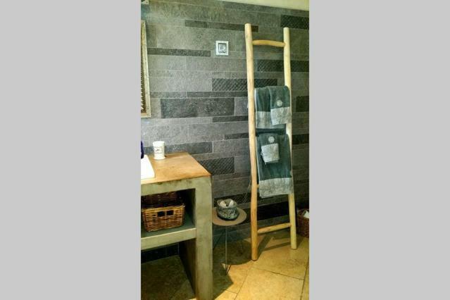 Fontaine De Cerier Bed & Breakfast Castillon du Gard Bagian luar foto
