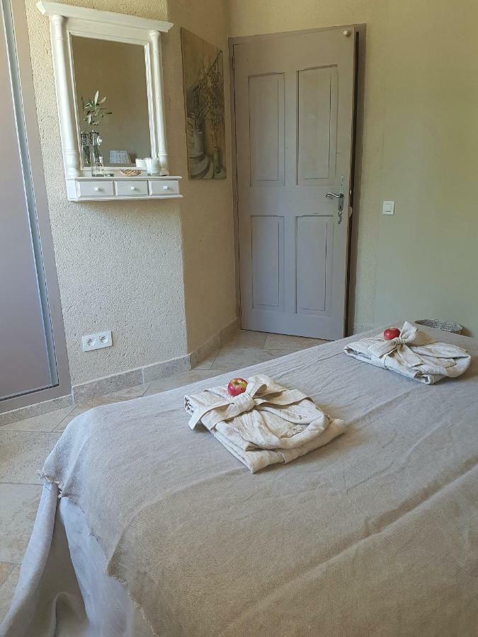 Fontaine De Cerier Bed & Breakfast Castillon du Gard Bagian luar foto