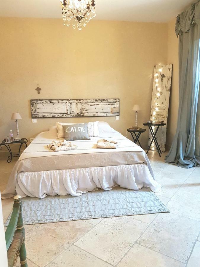 Fontaine De Cerier Bed & Breakfast Castillon du Gard Bagian luar foto