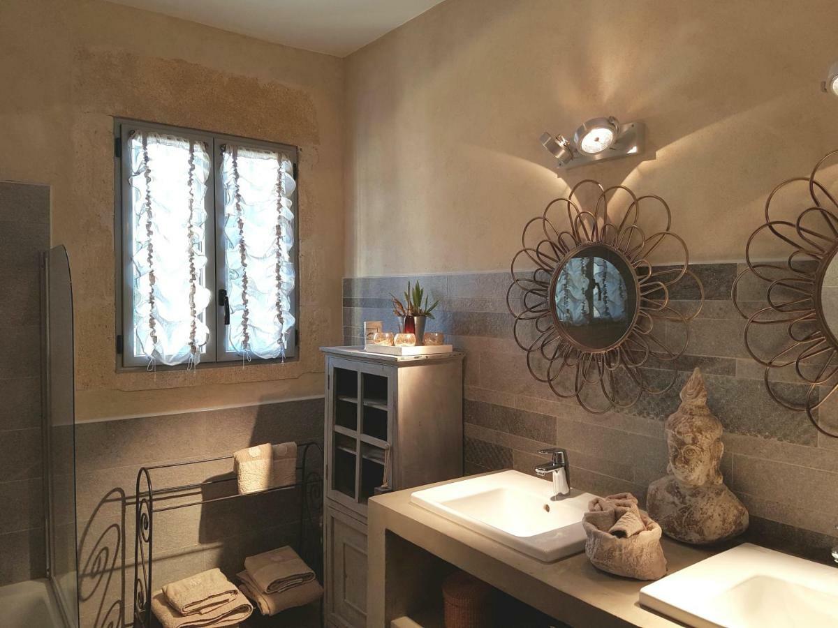 Fontaine De Cerier Bed & Breakfast Castillon du Gard Bagian luar foto