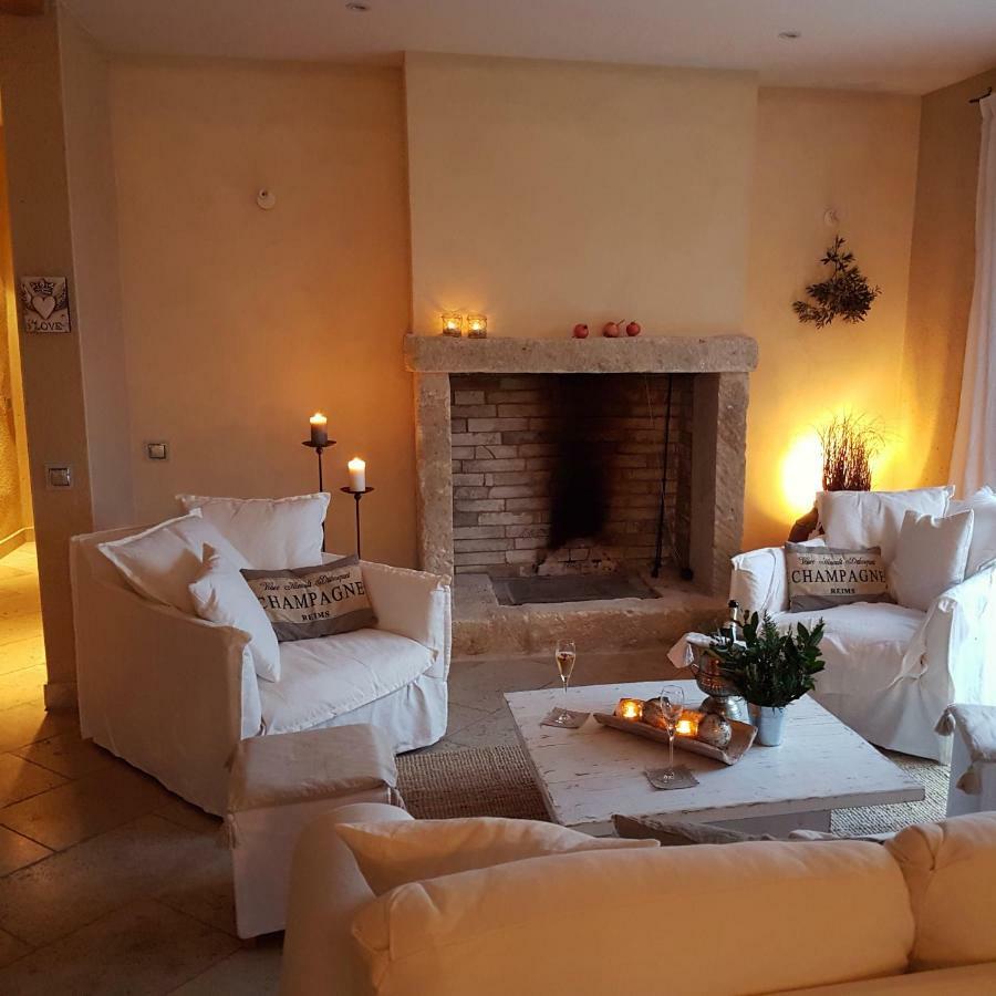 Fontaine De Cerier Bed & Breakfast Castillon du Gard Bagian luar foto